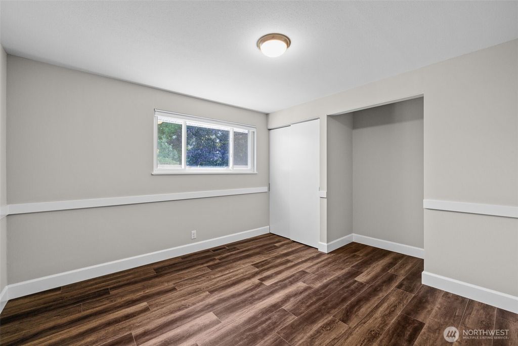 Image 14 of property listing at 22912 105th Avenue SE, Kent, WA 98031