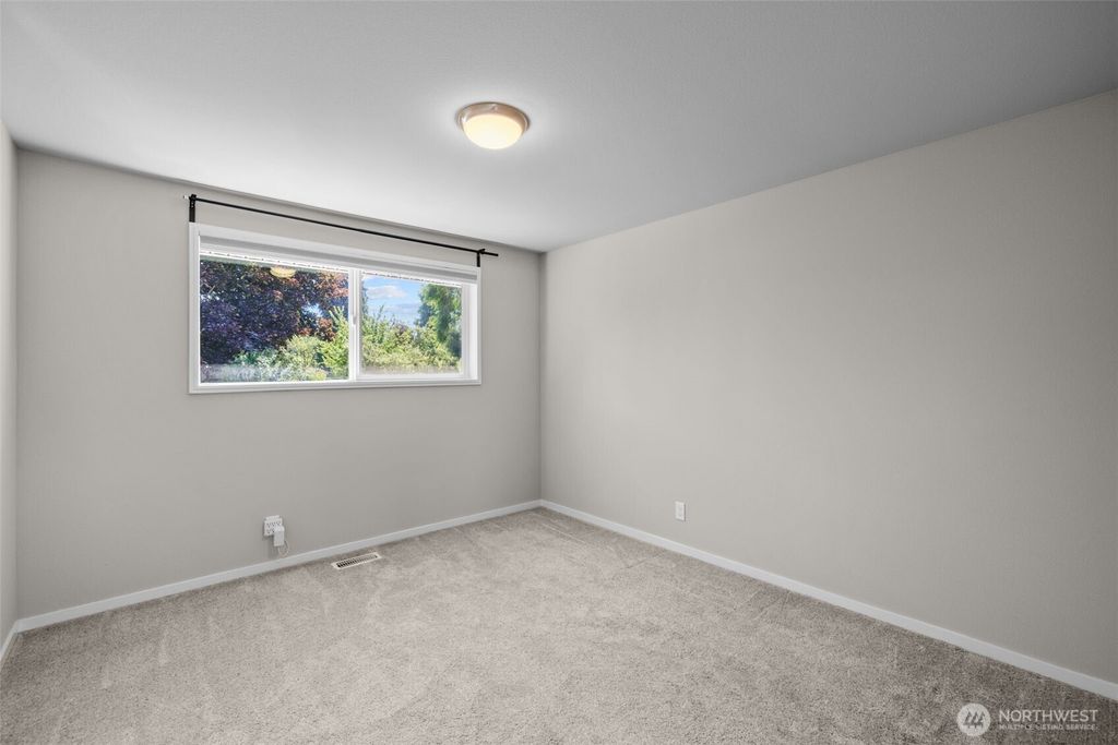 Image 22 of property listing at 22912 105th Avenue SE, Kent, WA 98031