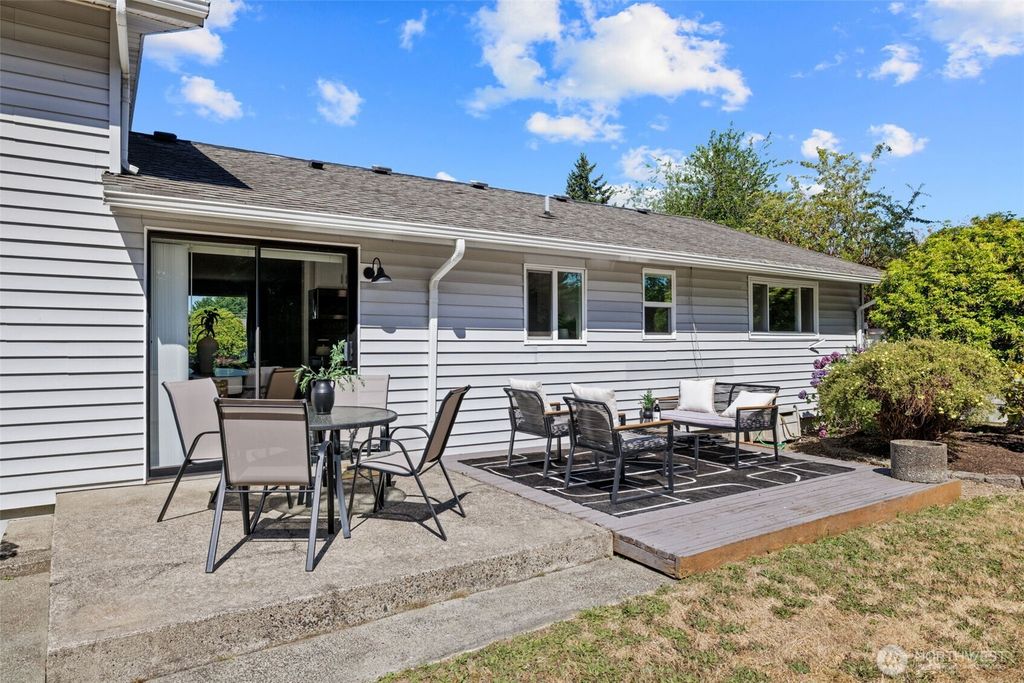 Image 26 of property listing at 22912 105th Avenue SE, Kent, WA 98031
