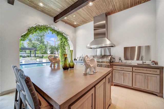 252 Piney Point Road, Houston, TX 77024