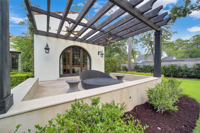 252 Piney Point Road, Houston, TX 77024