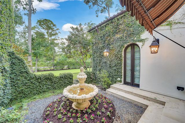 252 Piney Point Road, Houston, TX 77024