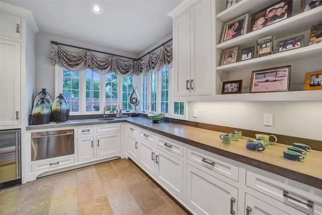 252 Piney Point Road, Houston, TX 77024