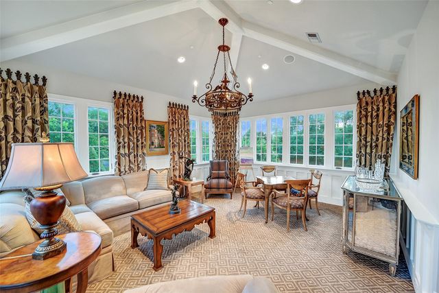 252 Piney Point Road, Houston, TX 77024