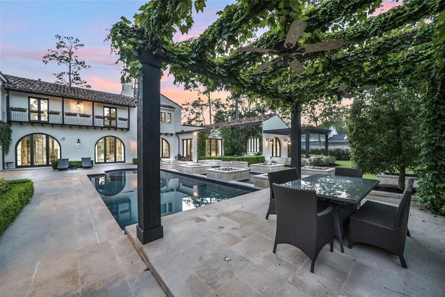 252 Piney Point Road, Houston, TX 77024