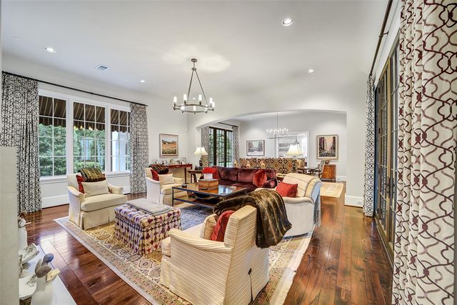 252 Piney Point Road, Houston, TX 77024