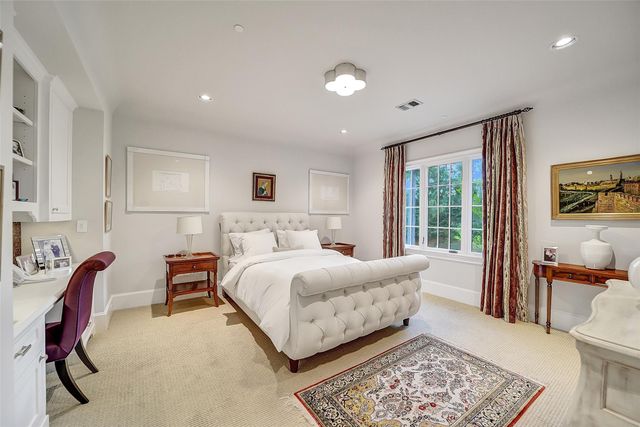 252 Piney Point Road, Houston, TX 77024