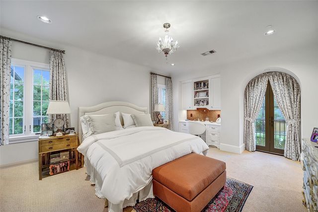 252 Piney Point Road, Houston, TX 77024