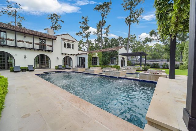 252 Piney Point Road, Houston, TX 77024