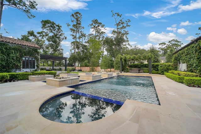 252 Piney Point Road, Houston, TX 77024