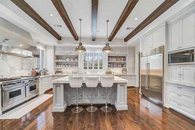 252 Piney Point Road, Houston, TX 77024