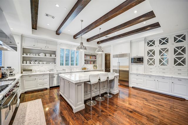 252 Piney Point Road, Houston, TX 77024