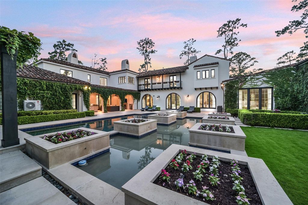 252 Piney Point Road, Houston, TX 77024