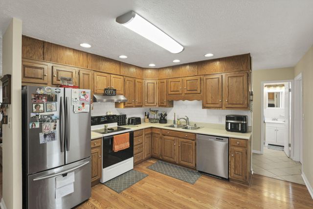 205 Indianhead Drive, Heath, OH 43056