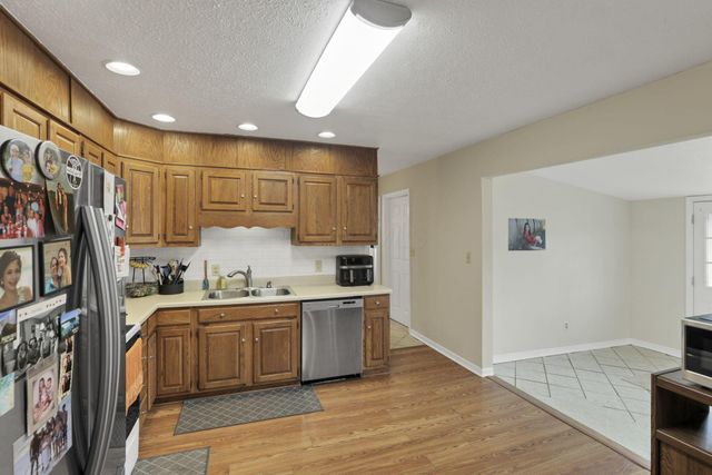 205 Indianhead Drive, Heath, OH 43056