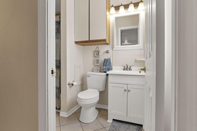 205 Indianhead Drive, Heath, OH 43056