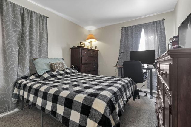 205 Indianhead Drive, Heath, OH 43056