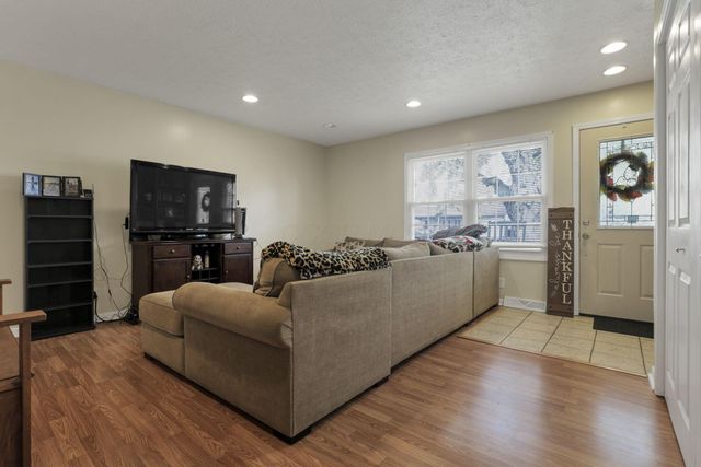 205 Indianhead Drive, Heath, OH 43056