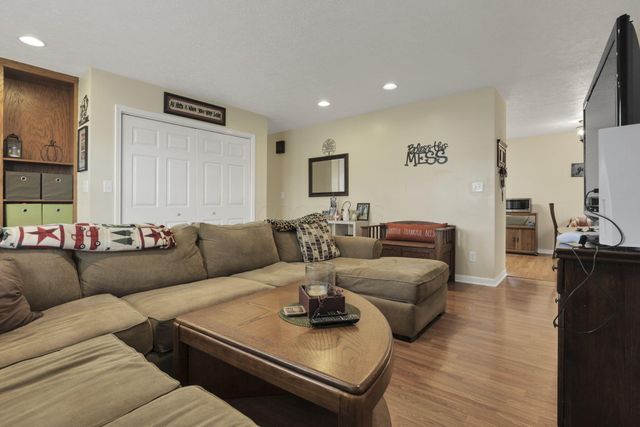 205 Indianhead Drive, Heath, OH 43056