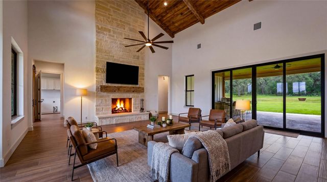4434 Hugo RD, San Marcos, TX 78666