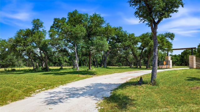 4434 Hugo RD, San Marcos, TX 78666