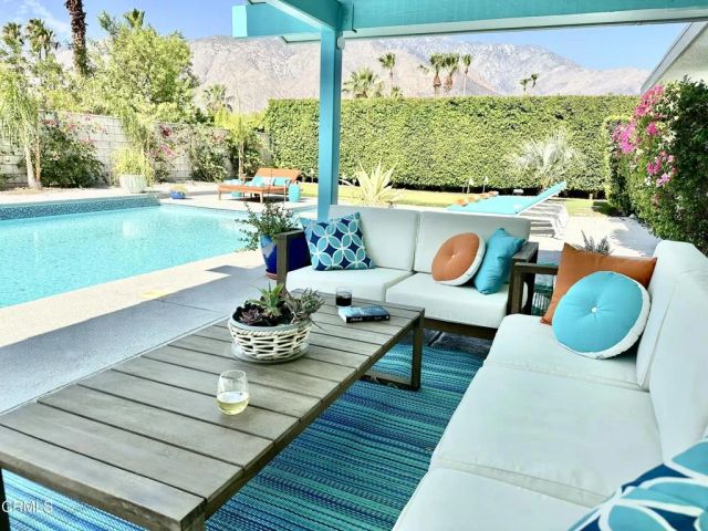 999 E Via Escuela, Palm Springs, CA 92262