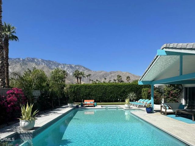 999 E Via Escuela, Palm Springs, CA 92262