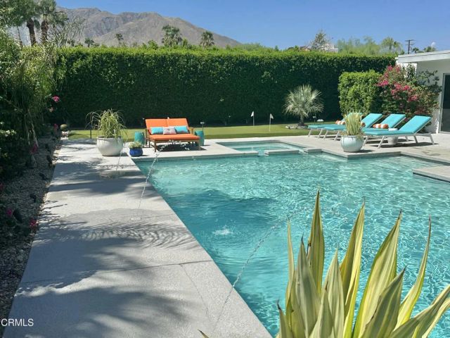 999 E Via Escuela, Palm Springs, CA 92262