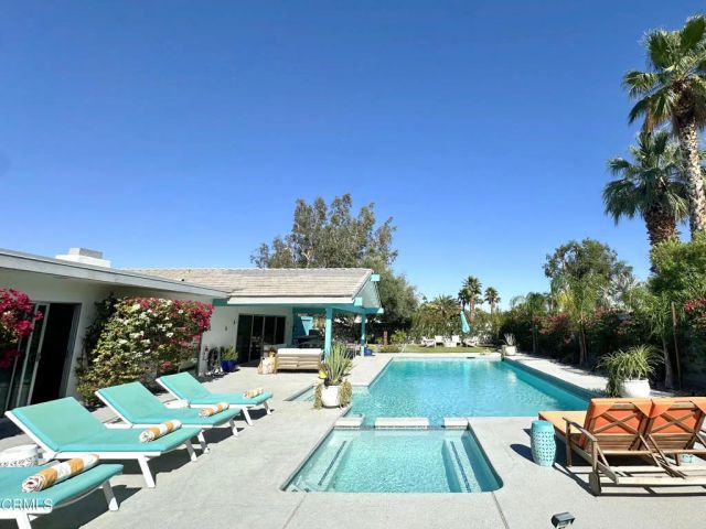 999 E Via Escuela, Palm Springs, CA 92262