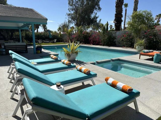 999 E Via Escuela, Palm Springs, CA 92262