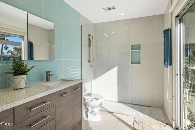999 E Via Escuela, Palm Springs, CA 92262