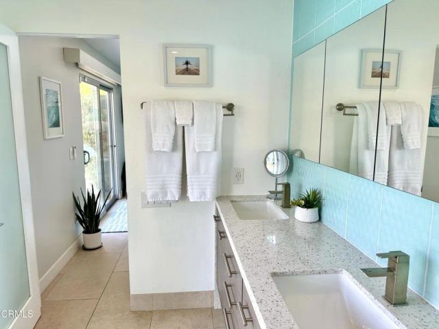 999 E Via Escuela, Palm Springs, CA 92262