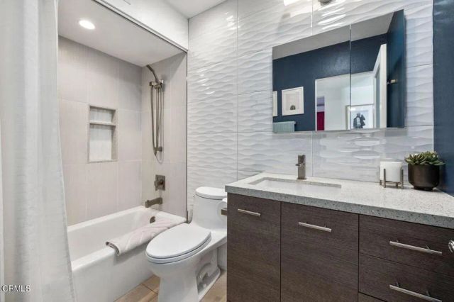 999 E Via Escuela, Palm Springs, CA 92262