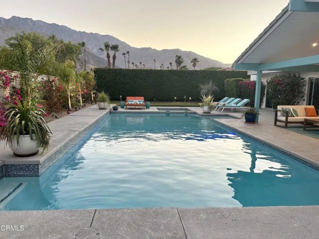 999 E Via Escuela, Palm Springs, CA 92262