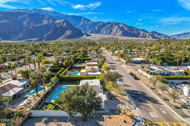 999 E Via Escuela, Palm Springs, CA 92262