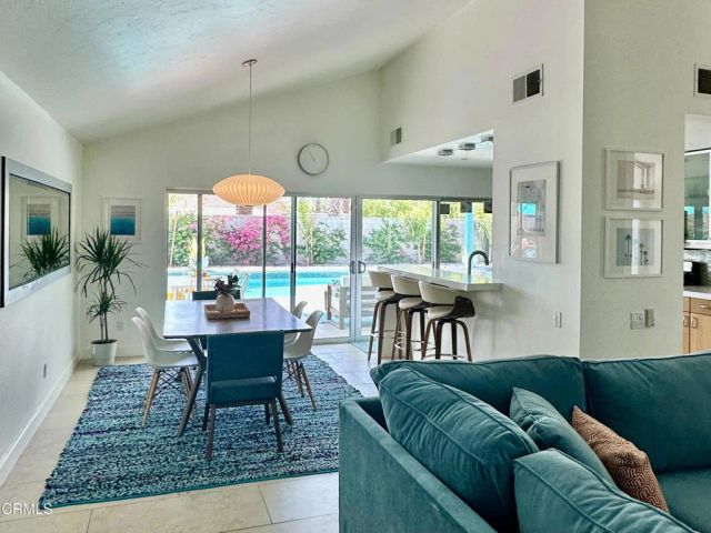 999 E Via Escuela, Palm Springs, CA 92262