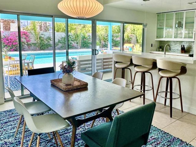 999 E Via Escuela, Palm Springs, CA 92262