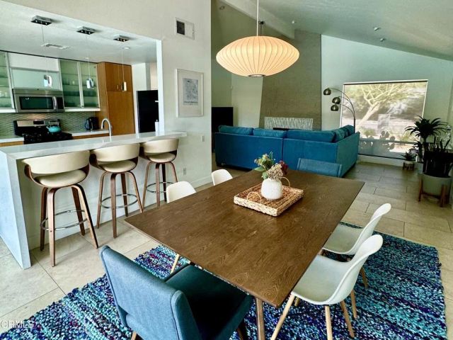 999 E Via Escuela, Palm Springs, CA 92262