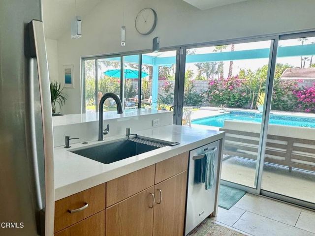 999 E Via Escuela, Palm Springs, CA 92262