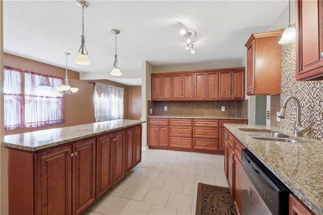 3500 E 104TH Street, Kansas City, MO 64137