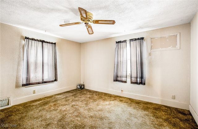 917 S Irvine Avenue, Masury, OH 44438