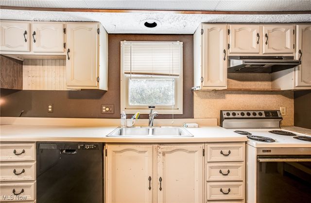 917 S Irvine Avenue, Masury, OH 44438