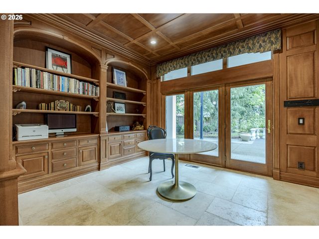 1564 REGENCY Dr, Eugene, OR 97401