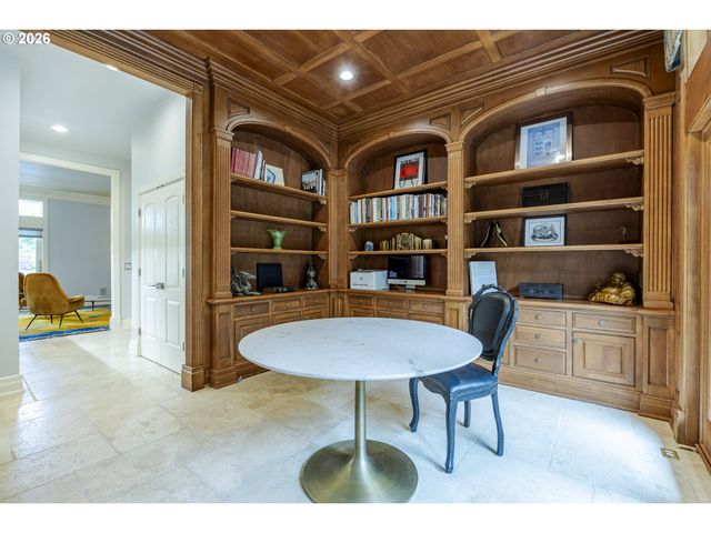 1564 REGENCY Dr, Eugene, OR 97401