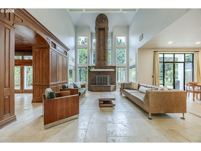 1564 REGENCY Dr, Eugene, OR 97401