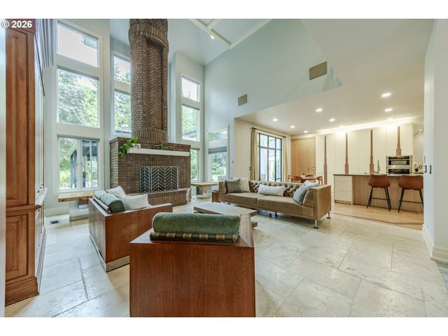 1564 REGENCY Dr, Eugene, OR 97401