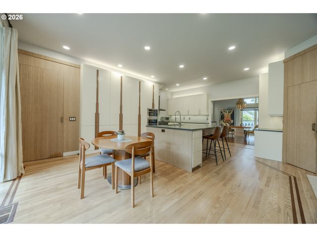 1564 REGENCY Dr, Eugene, OR 97401