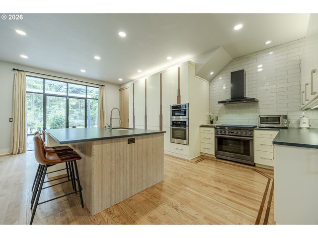 1564 REGENCY Dr, Eugene, OR 97401