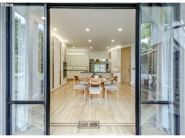 1564 REGENCY Dr, Eugene, OR 97401