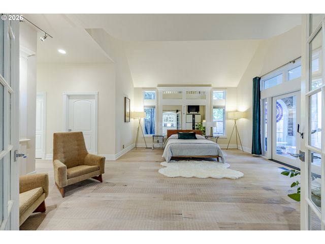 1564 REGENCY Dr, Eugene, OR 97401